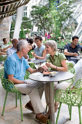 Dining in Central Park on Oasis of the Seas